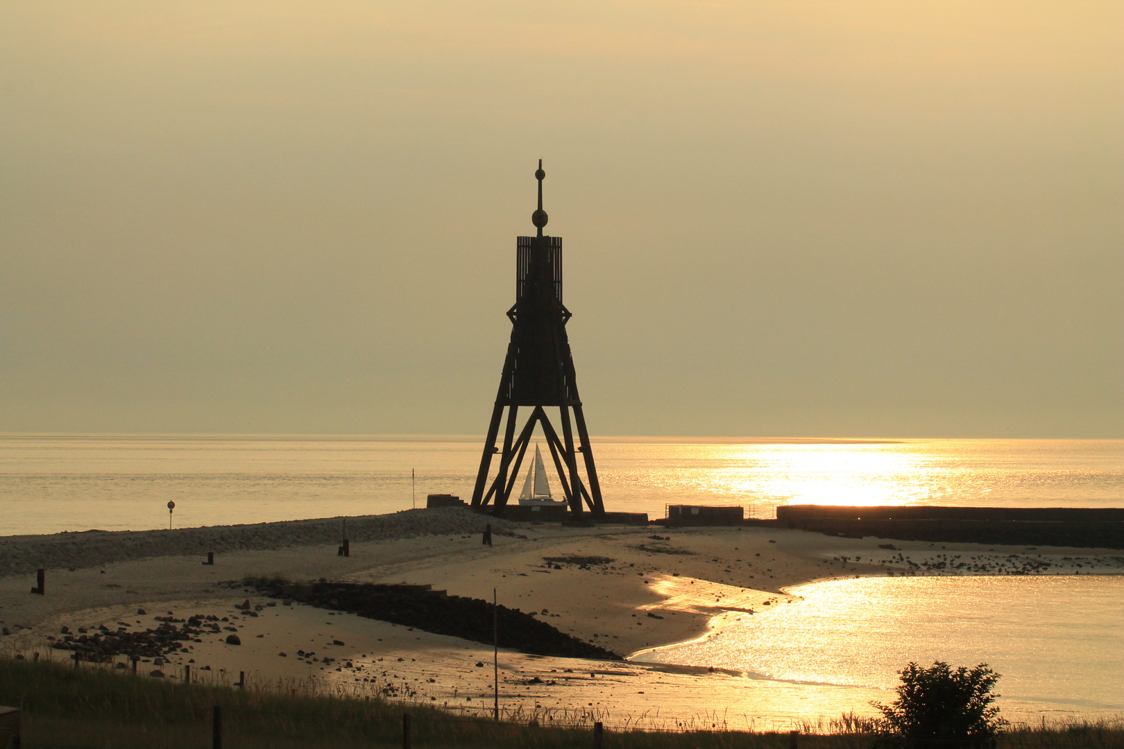 Cuxhaven - Kugelbake mit Segelschiff ( nicht bearbeitet )