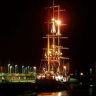 Cuxhaven Seebäderbrücke Segelschiff "MIR" bei Nacht