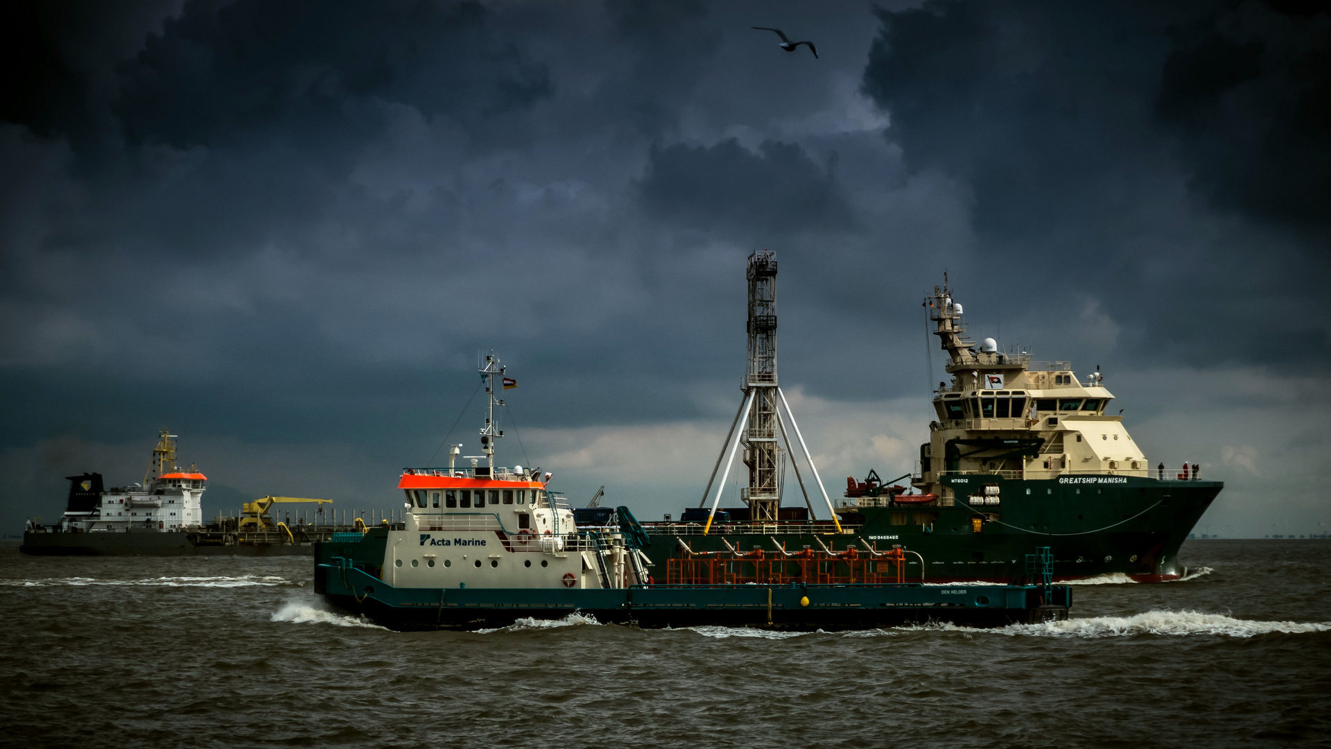 Cuxhaven - Viel Verkehr auf der Elbe