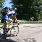 Cyclist im Wald