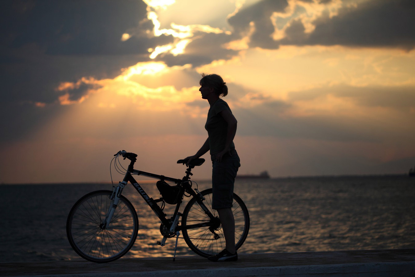 Cyclista en atardecer......