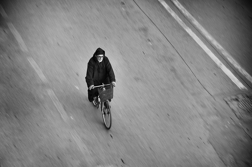 Cycliste en Djellaba