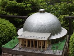 c.Zeiss Planetarium im Jena - modell
