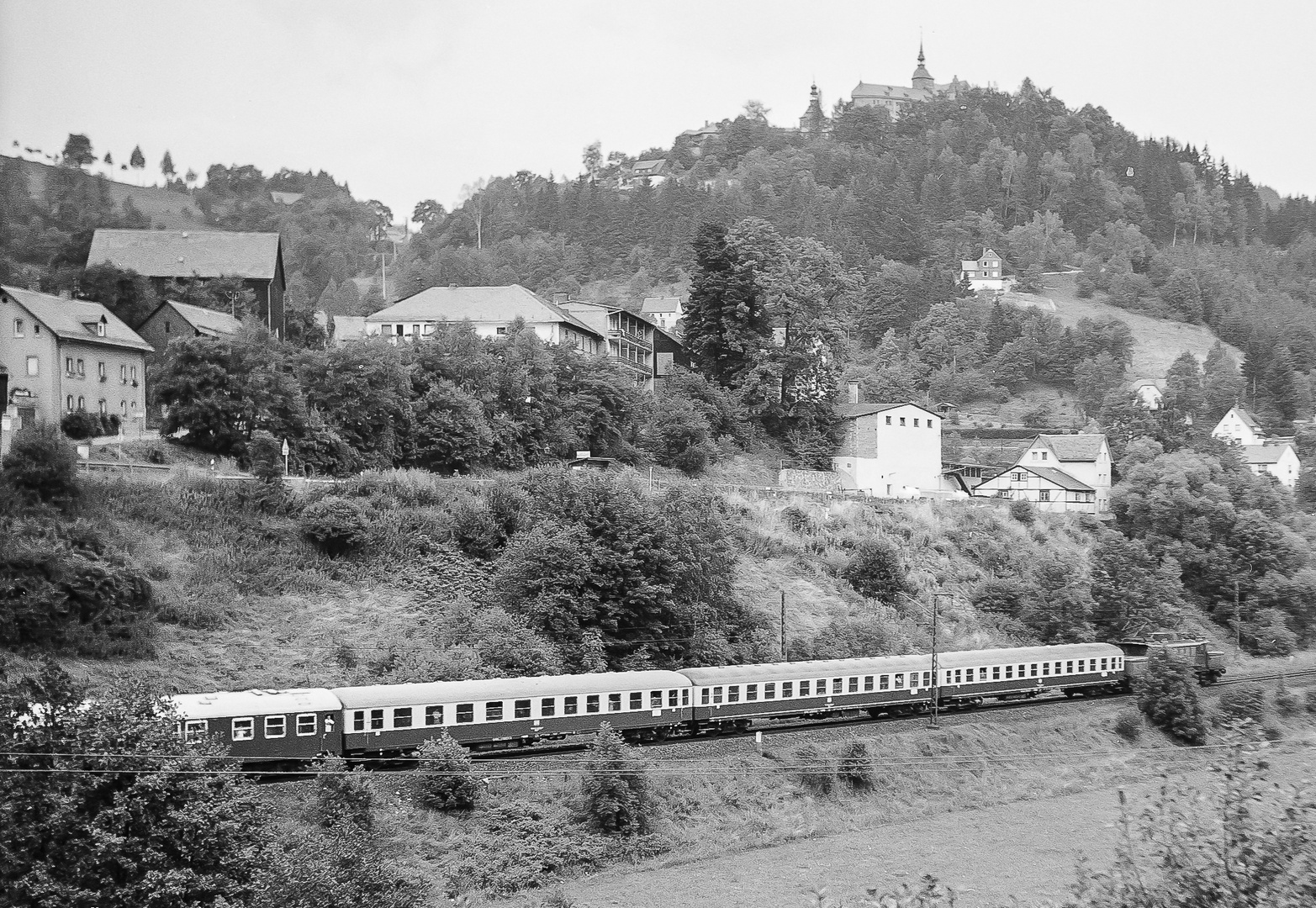 D 303 mit Burgblick