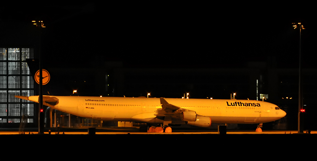 D-AIGL - Lufthansa - Airbus A340