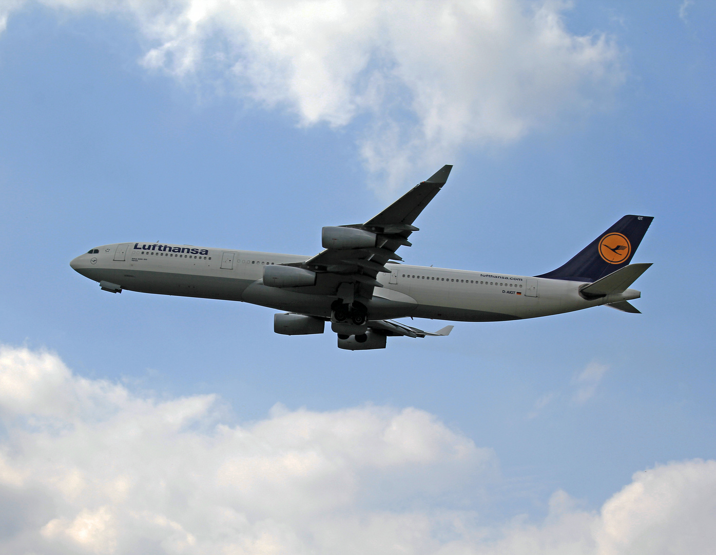 D-AIGT  Airbus: A340-313 