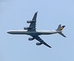 D-AIHU, Lufthansa Airbus A340-642