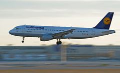 D-AIPT - Lufthansa Airbus A320-211