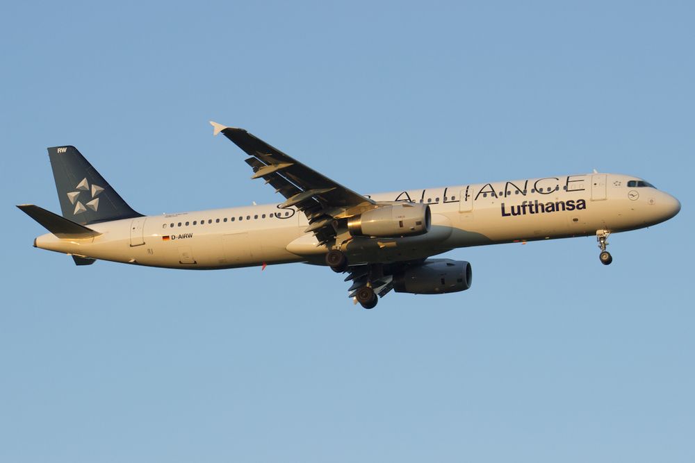 D-AIRW Lufthansa Airbus A321-131 Star Alliance c/s