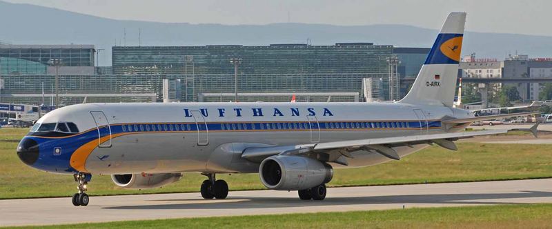 D-AIRX Airbus A321 auf dem Weg zur Startbahn West in FRA