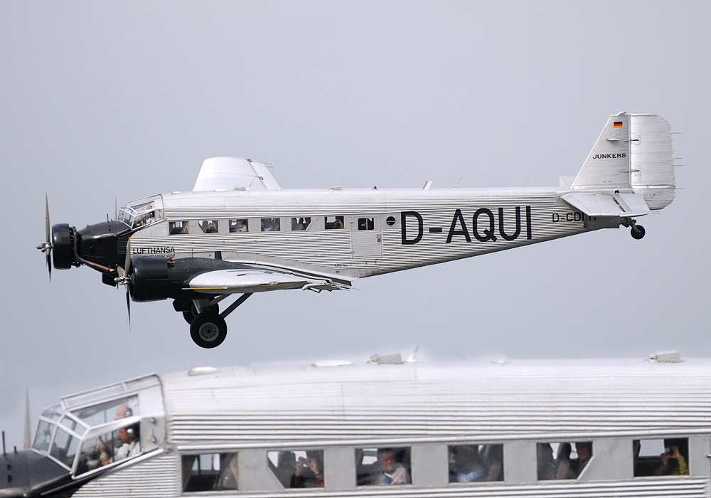 [D-AQUI] Tante JU beim Anflug auf Flughafen Düsseldorf