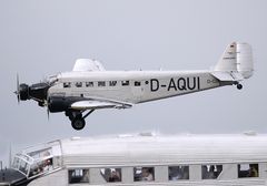 [D-AQUI] Tante JU beim Anflug auf Flughafen Düsseldorf