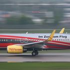 D-ATUC - TUIfly - Boeing 737 - Im Zug zum Flug