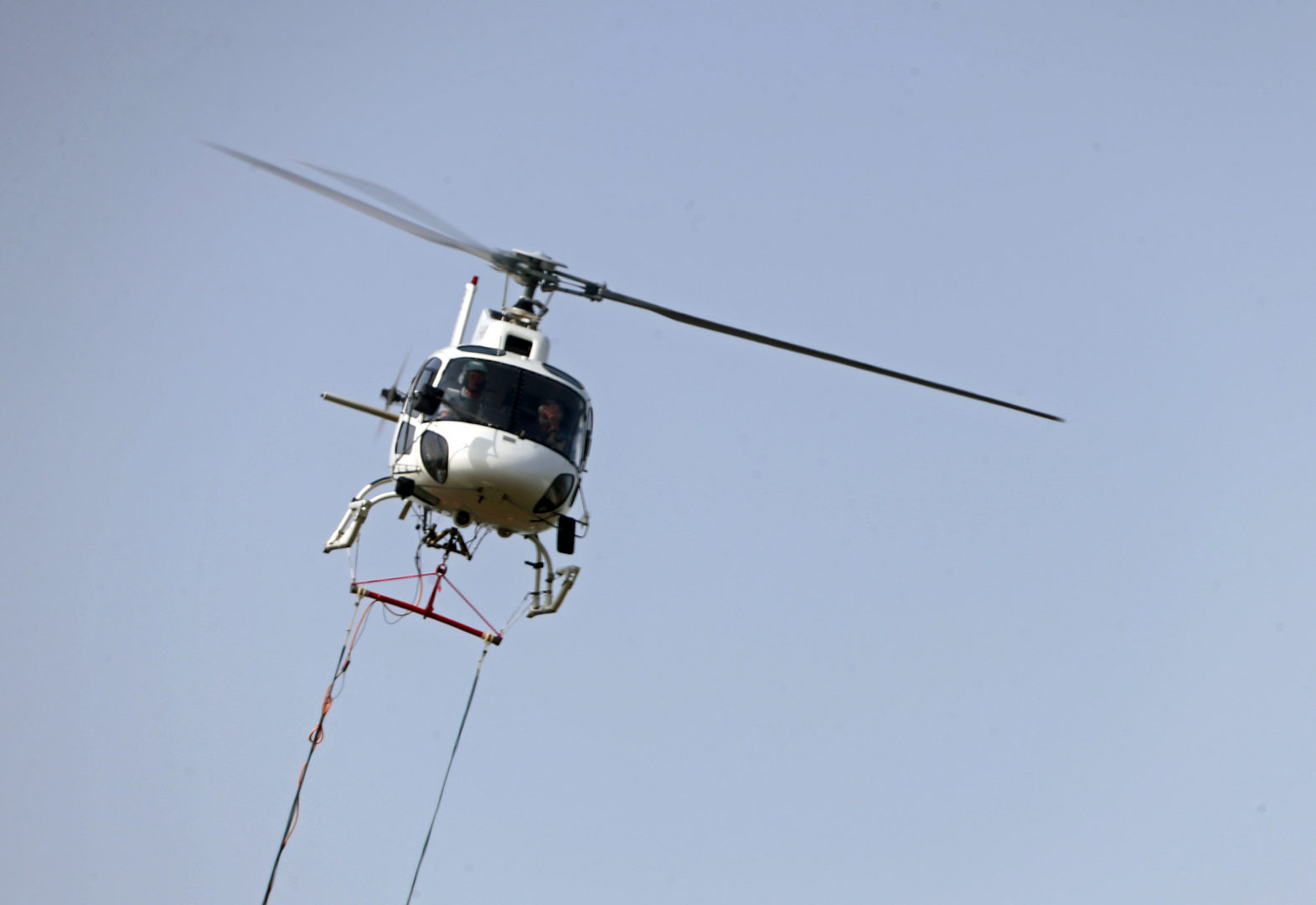 D-HAHN - Hubschrauber mit Streugerät zur Bekämpfung von Schnaken -2-