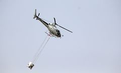 D-HAHN - Hubschrauber mit Streugerät zur Bekämpfung von Schnaken -4-