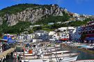 Blick über Marina Grande auf der Felseninsel Capri by Ulrich Senff