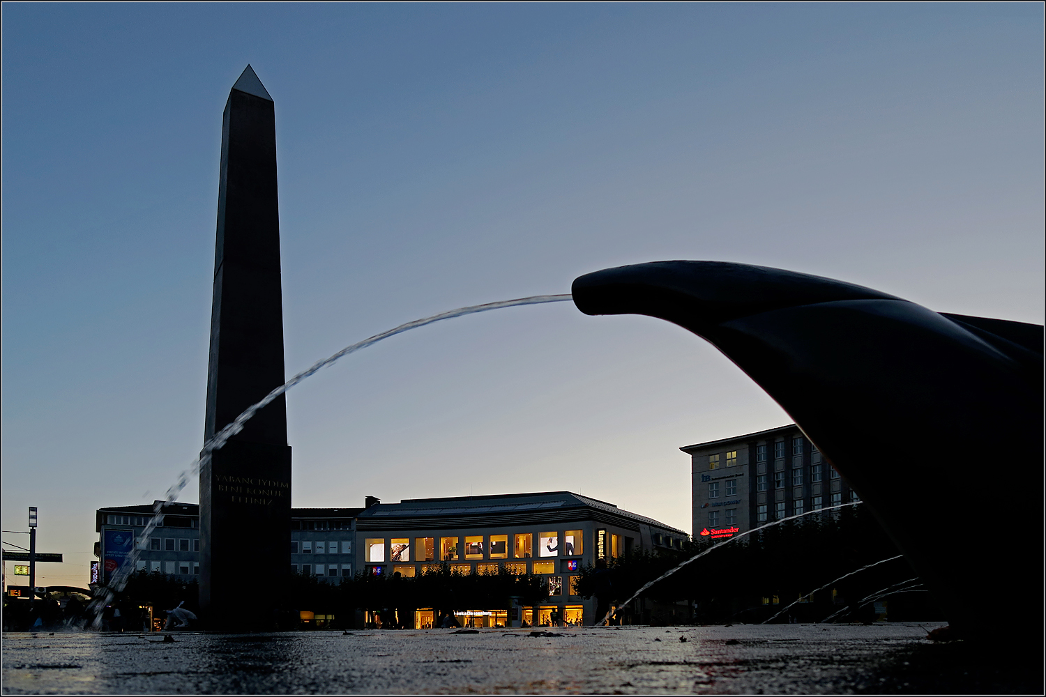 d14 . . . der Obelisk von Olu Oguibe Foto & Bild fotos, art, world