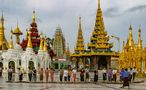 Der Putztrupp in der Shwedagon-Pagode by Burkhard Bartel