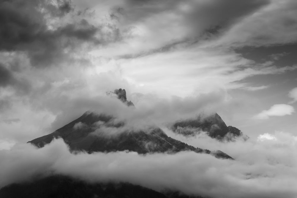 aufkommendes unwetter in den bergen von michael wallraf