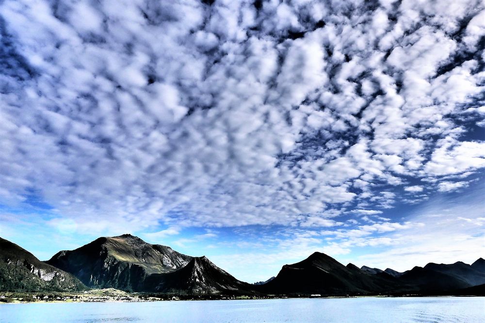 Wolkentraum über dem Fjord von Ralf Ulbrecht