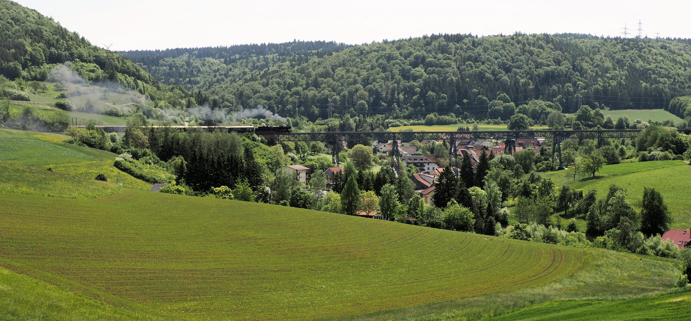 Da dampft die Sauschwänzlebahn durch die Landschaft…