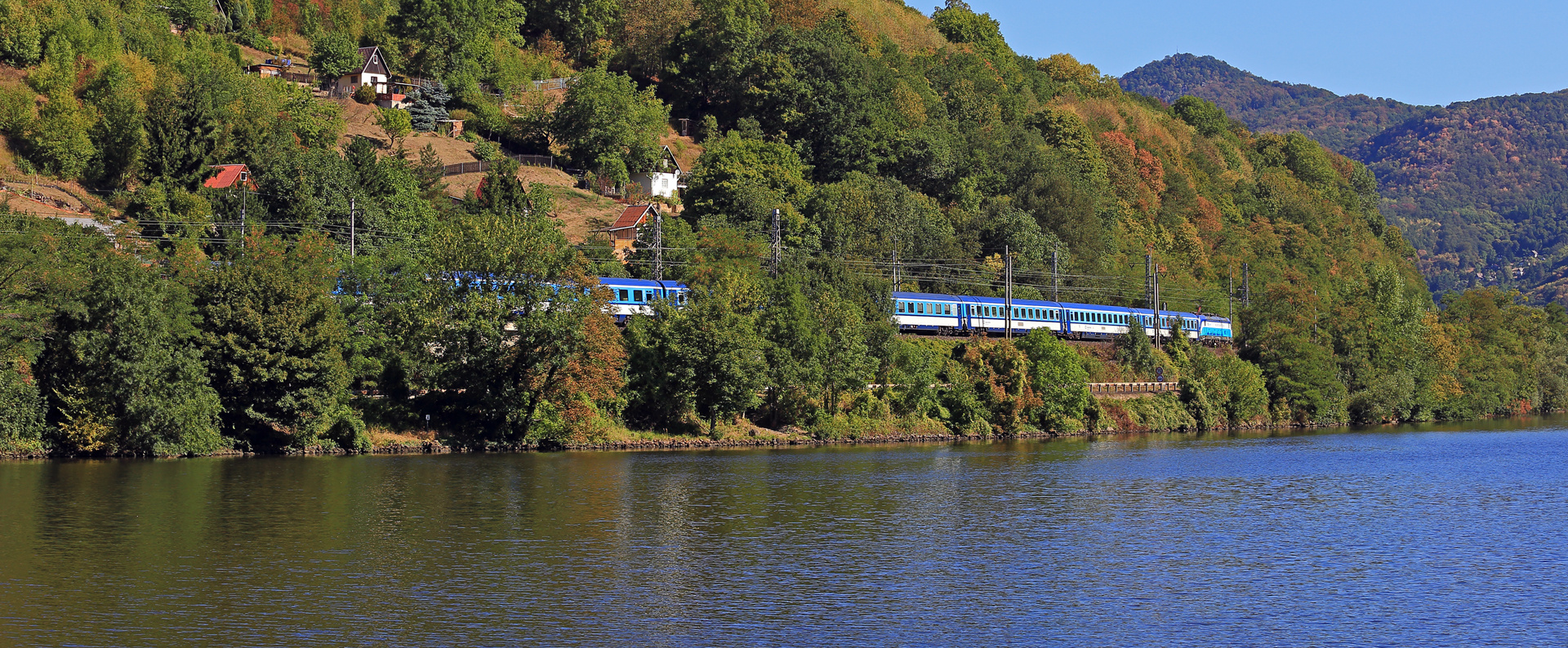 Da "donnert" er dahin der Schnellzug aus Prag  (oder Budapest) nach Dresden