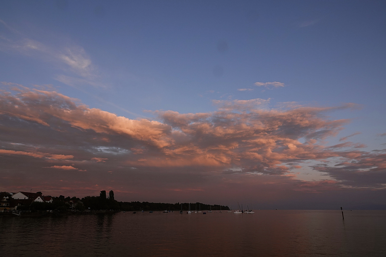 da färbt sogar der Himmel den See