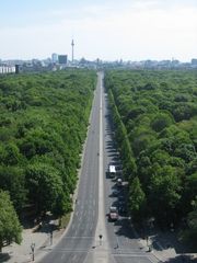 Da hinten ist das Brandenburger Tor.