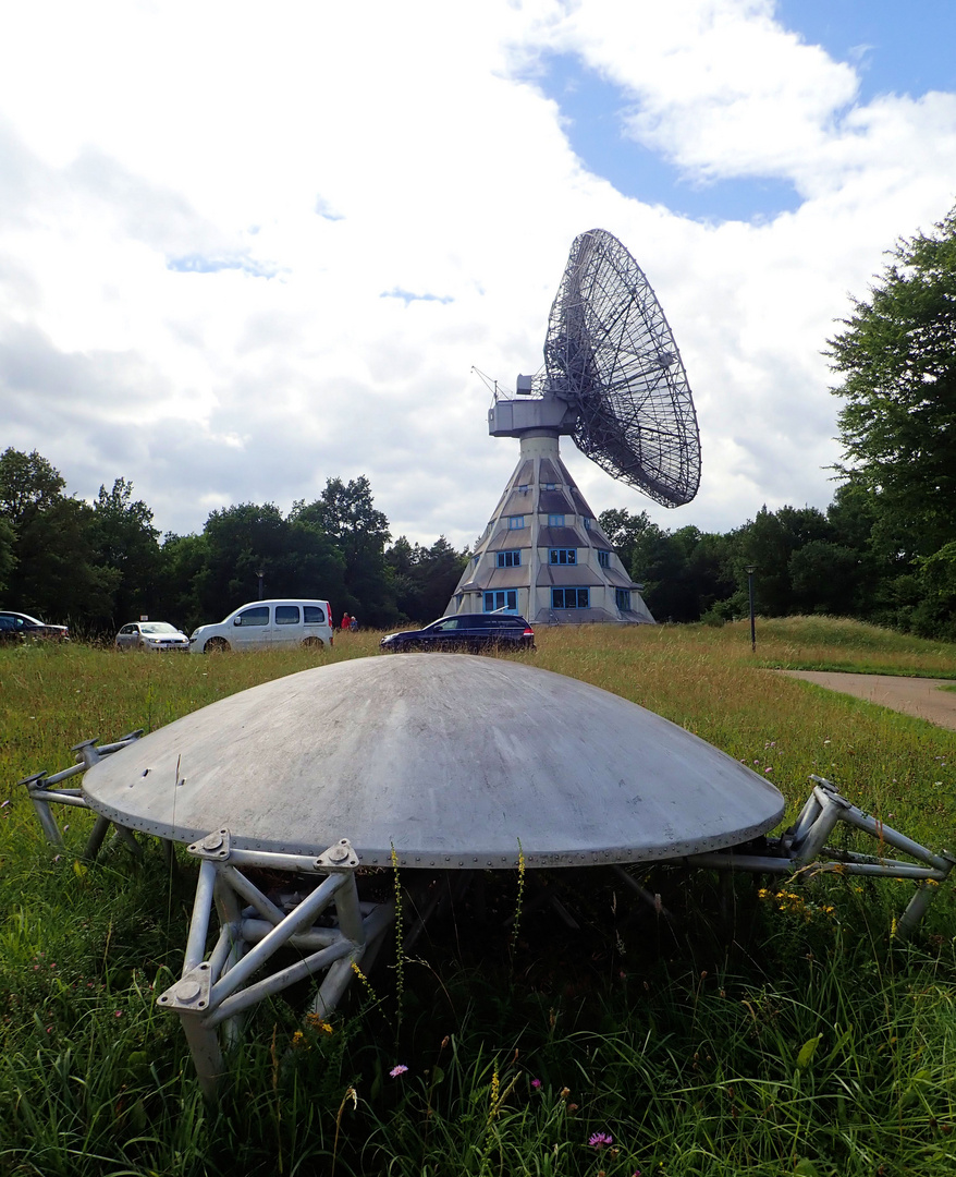 Da ist doch glatt ein Ufo vor mir gelandet.. sie sind also doch hier....