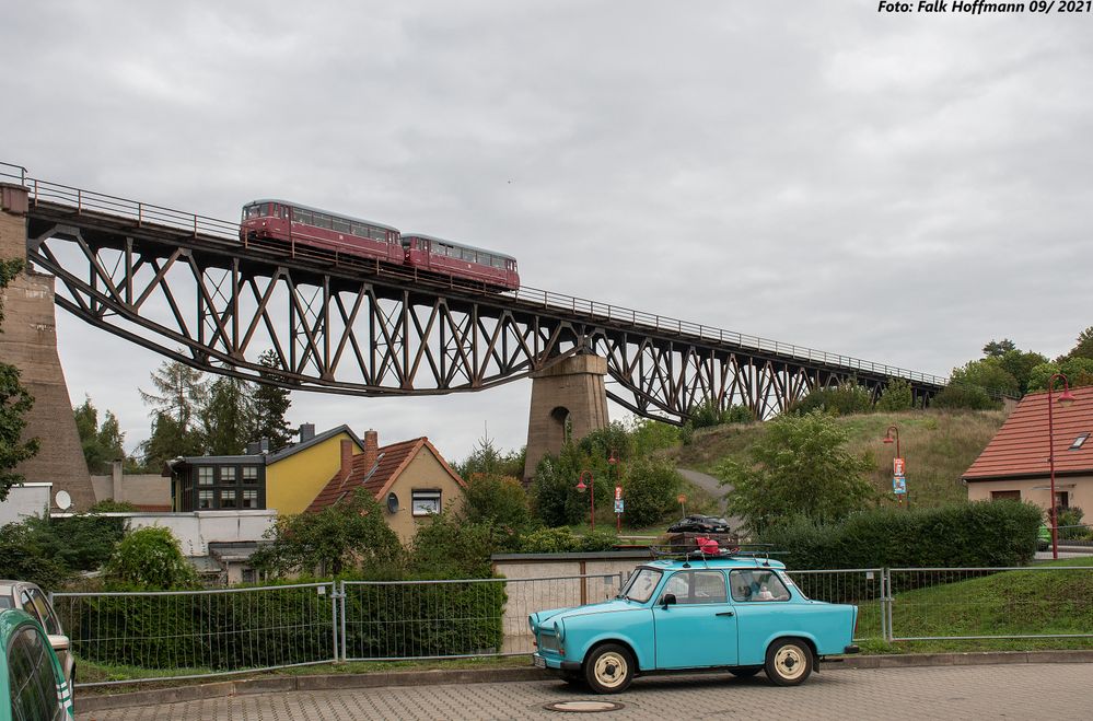 Da ist er wieder, der himmelblaue Trabbi