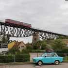 Da ist er wieder, der himmelblaue Trabbi