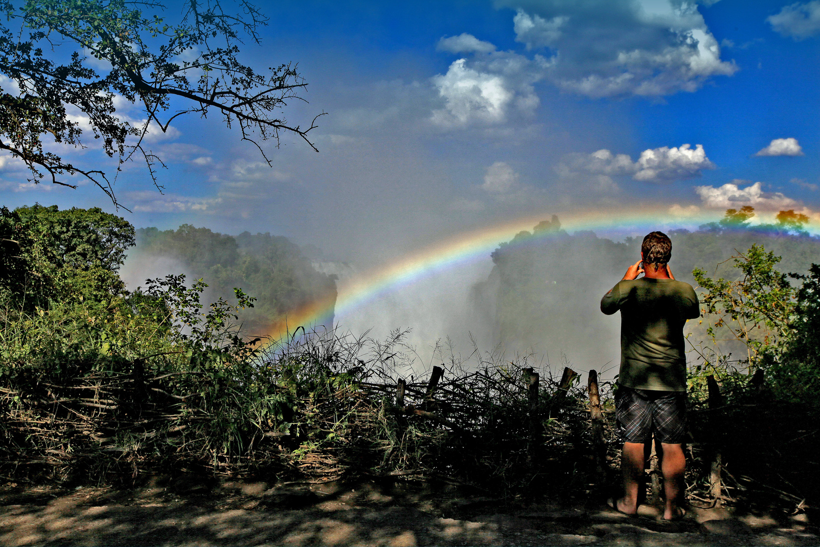 Da ist Mann im Regenbogen ....