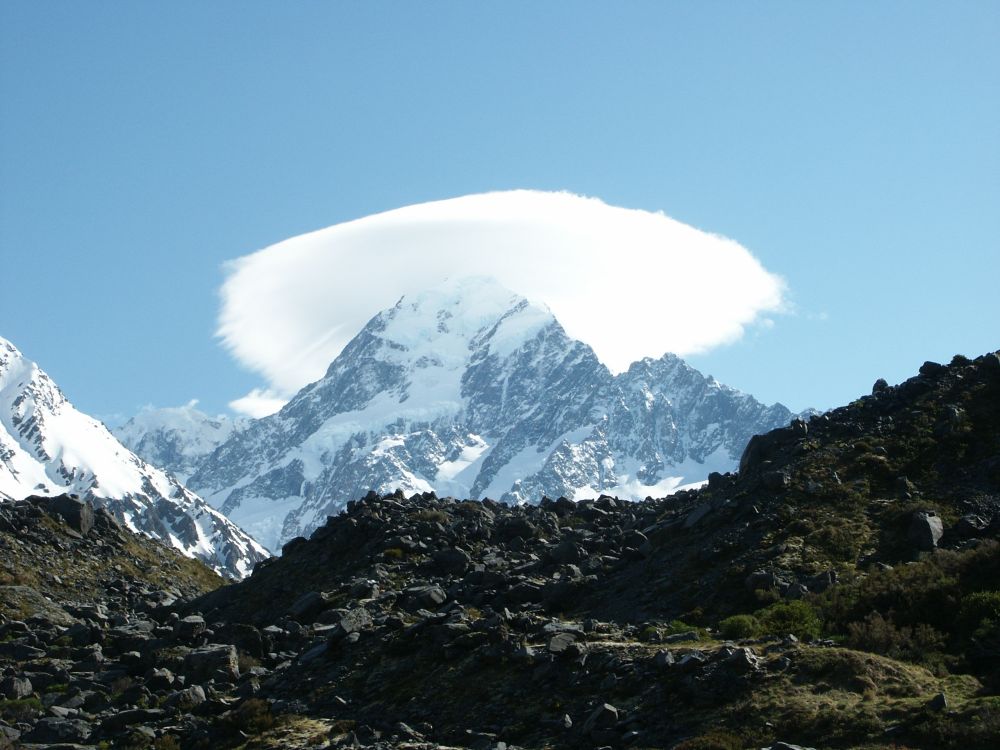 Da kratzt der Aoraki wirklich an den Wolken....