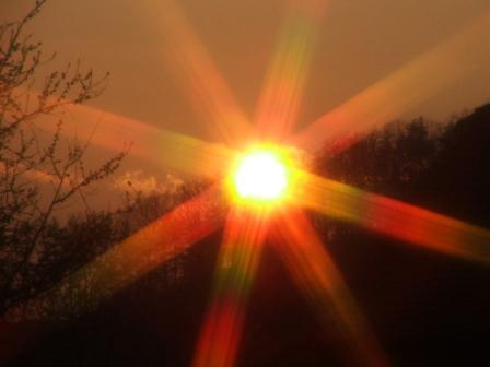 Da lehnt sich die Sonne an den Rabenwald