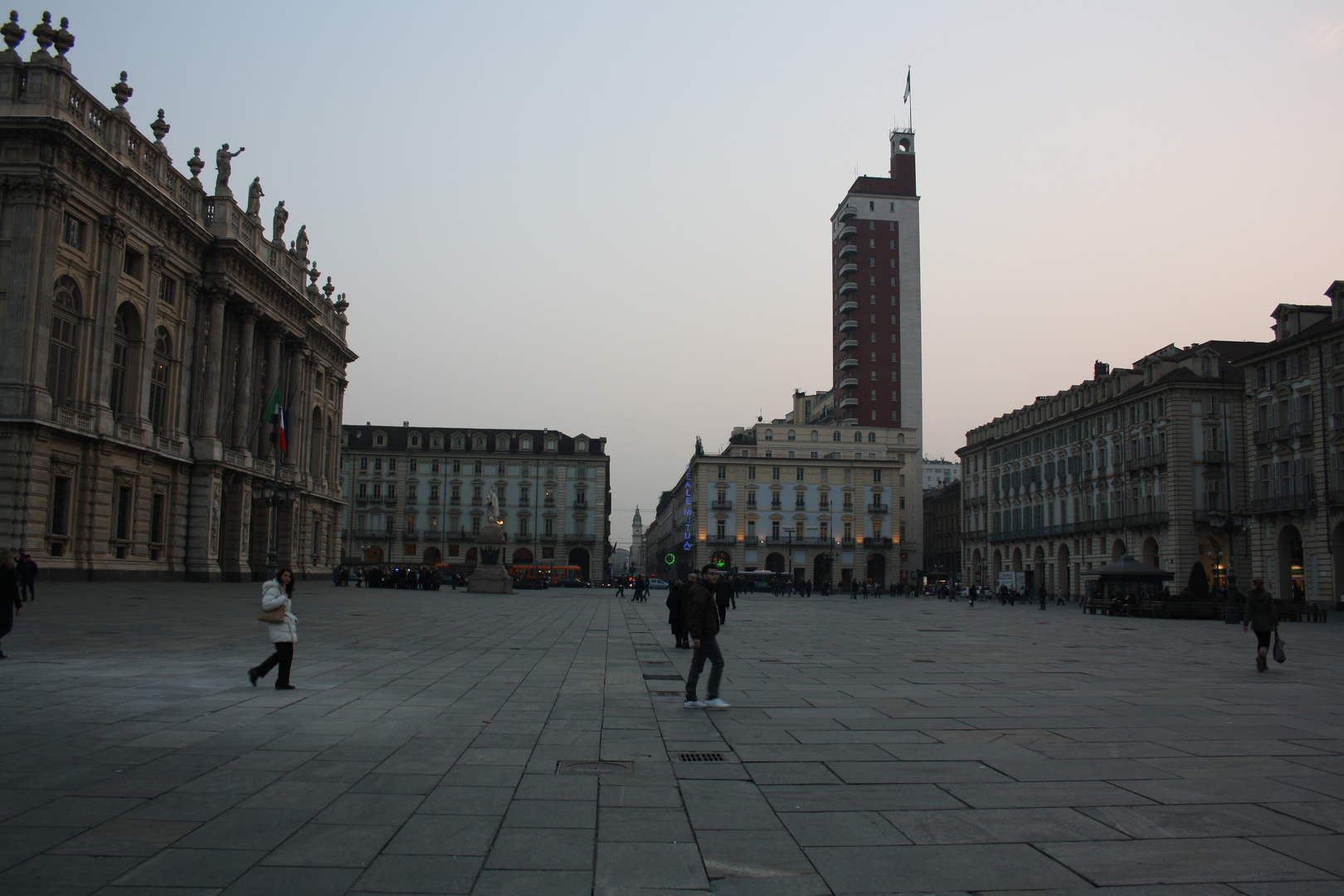 da piazza Castello verso via Roma