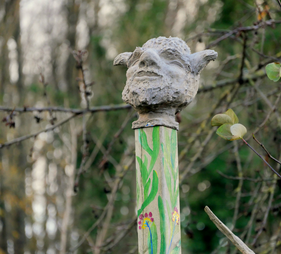 ....da schmunzelt er unbeirrt dem frühling entgegen...der faun vom dringenberger zaun