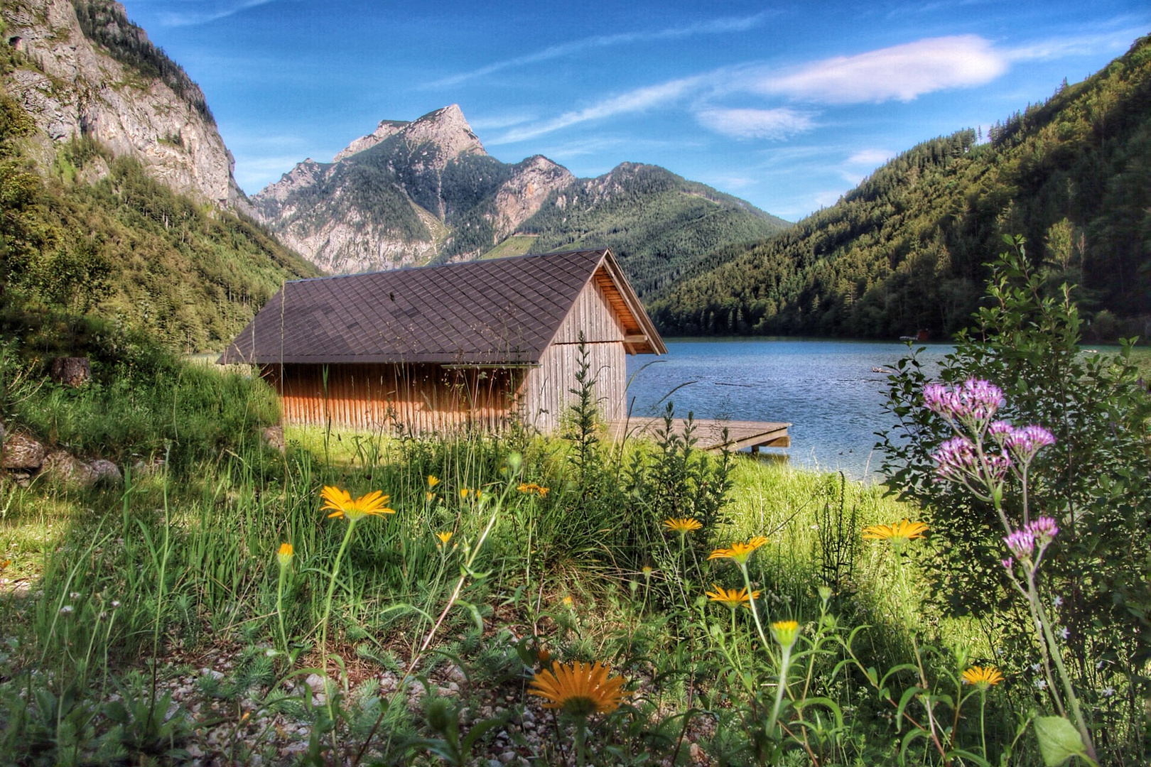 da steht ein Haus am See