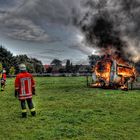 da weint der Holländer.......wenn der Wohnwagen brennt