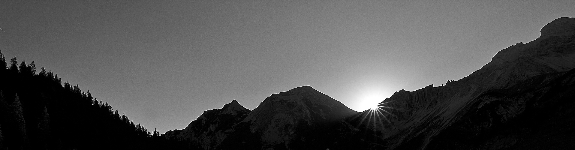 Da wo die Sonne den Bergkamm erklimmt