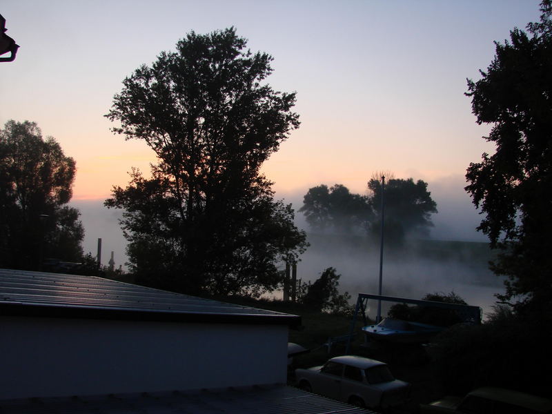 ...da wohn ich - ist das nicht schön 5 ???? blick aus dem fenster vor der frühschicht:-)))