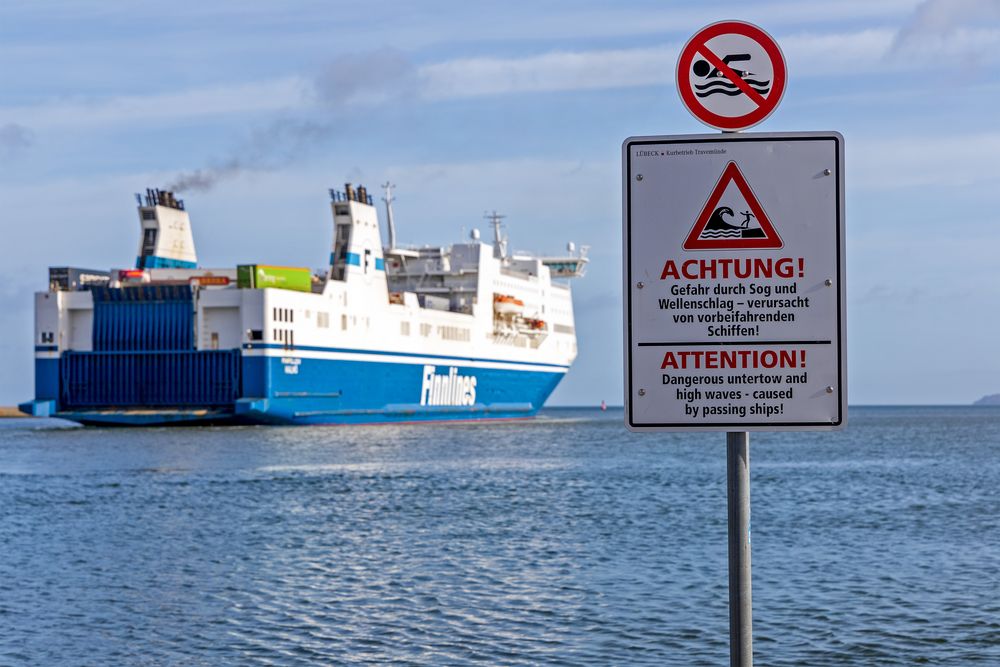 Dabei ist das Meer doch so ruhig . . . , Travemünde-Priwall