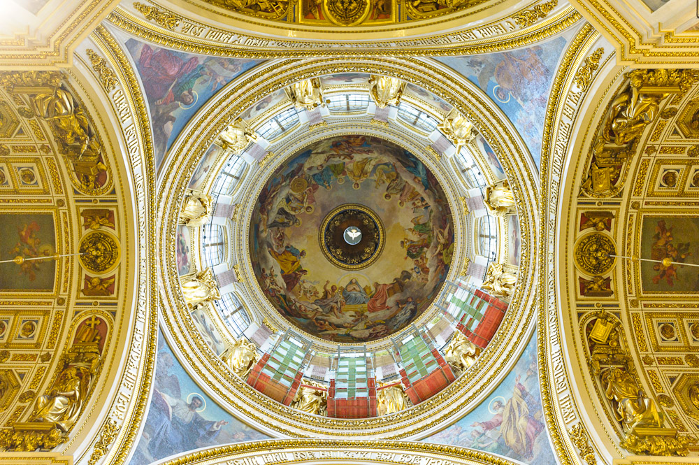 Dach der Isaac Kathedrale in St. Petersburg