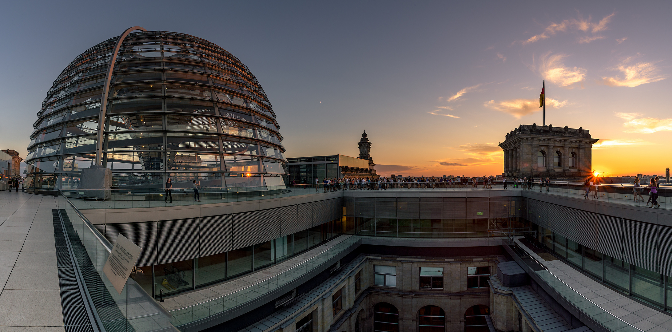 Dach des Reichstagsgebäudes in Berlin