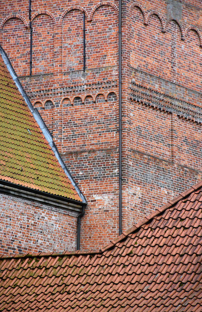 Dach- und Mauerwerk