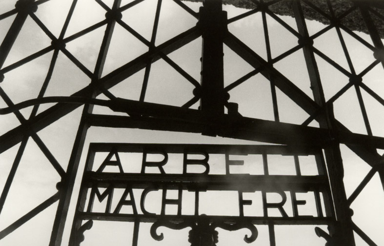 Dachau 11 Sept 2004 - Das Wissen macht frei