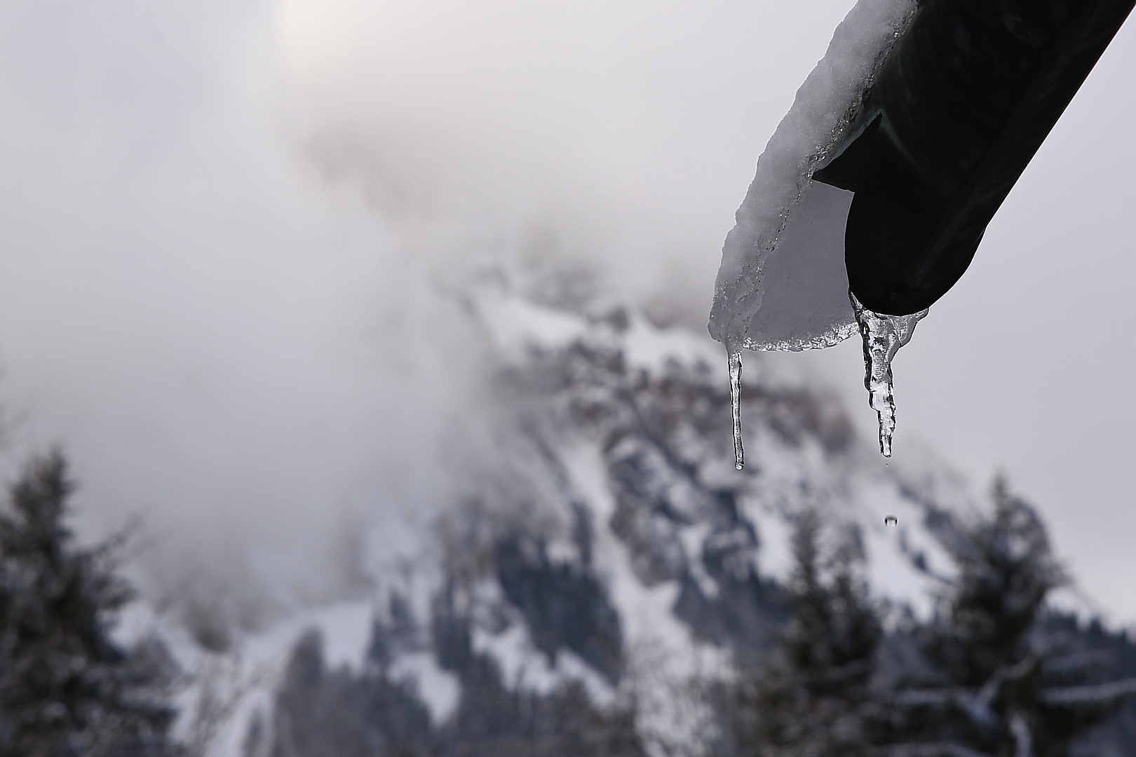 Dachkännel mit Schneedecke