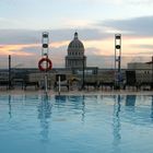 Dachpool mit Blick auf das Capitolio in Havanna