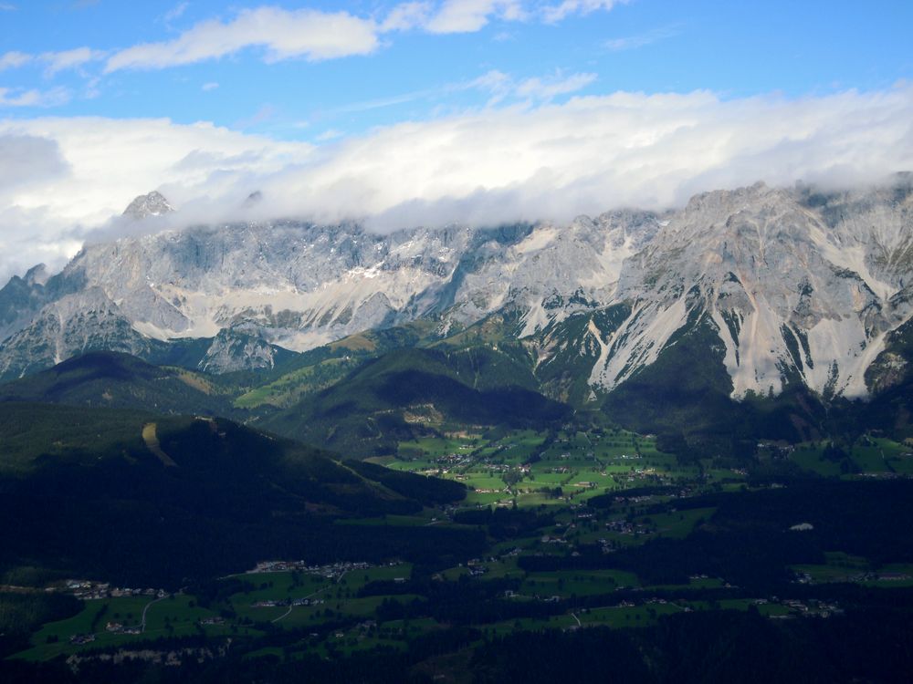 Dachstein mit Wolkenschleier