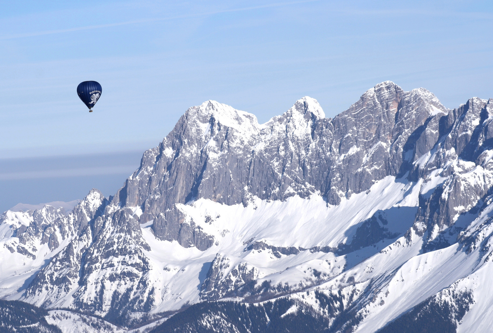 Dachstein- Südwand aus der Luft