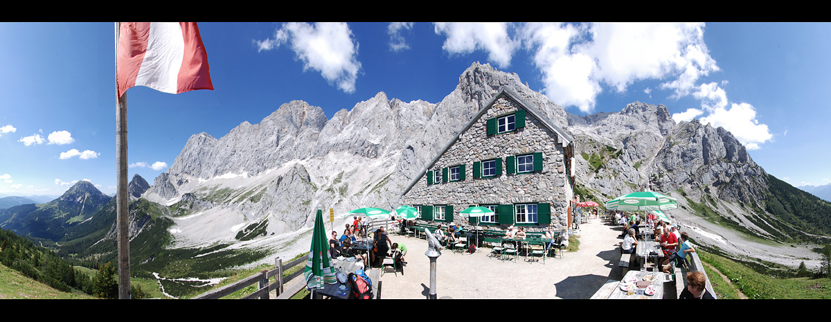 Dachsteinmassiv mit Südwandhütte